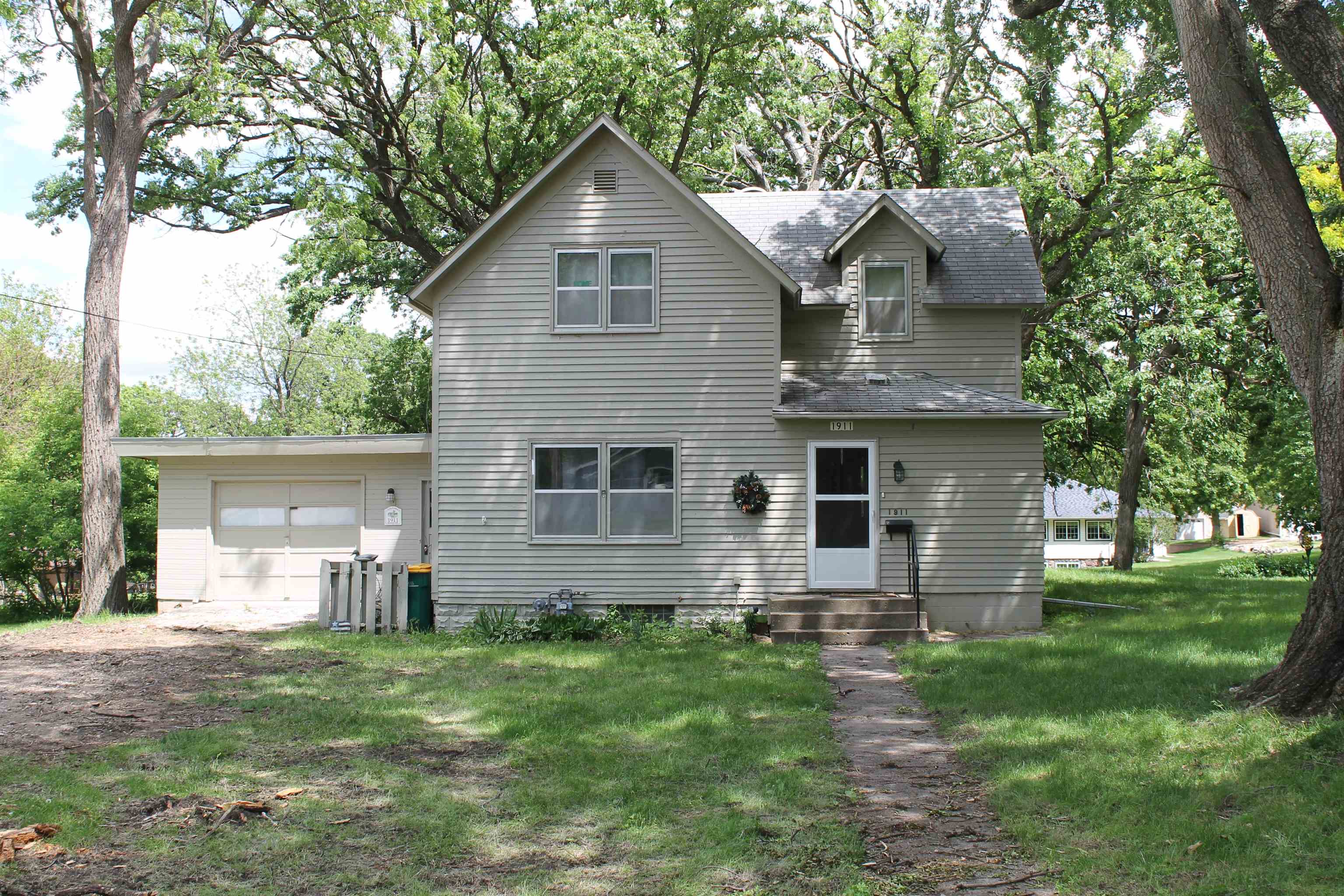 Boston Ave, Spirit Lake, IA 51360