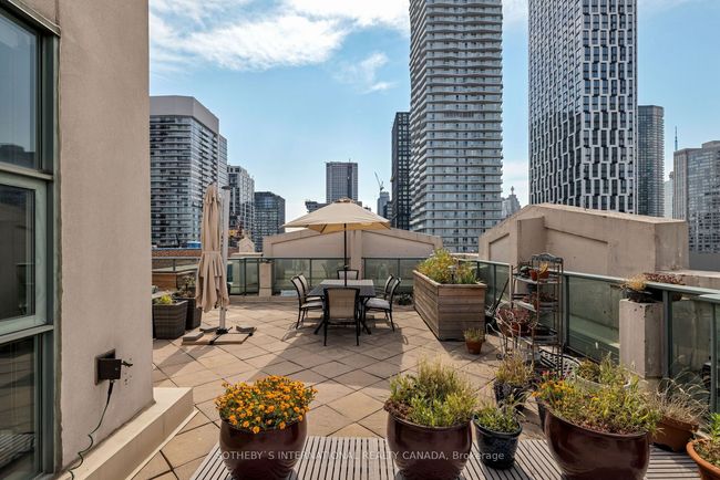 1 - 155 Dalhousie St, Condo with 2 bedrooms, 3 bathrooms and 2 parking in Toronto ON | Image 32