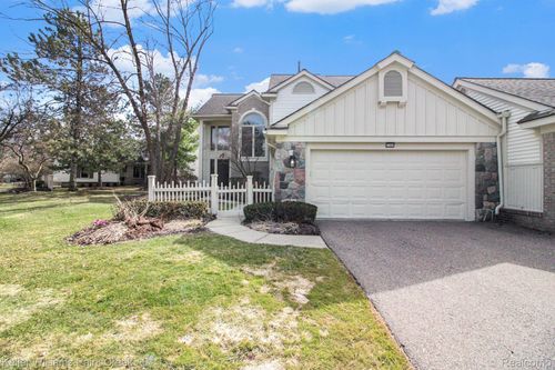 7365 Danbury Dr, West Bloomfield, MI, 48322-3582 | Card Image