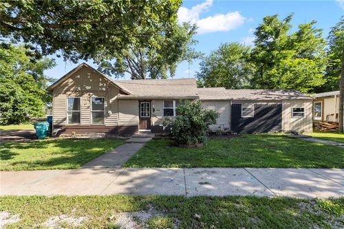715 Walnut Ave, Osawatomie, KS, 66064-1523 | Card Image