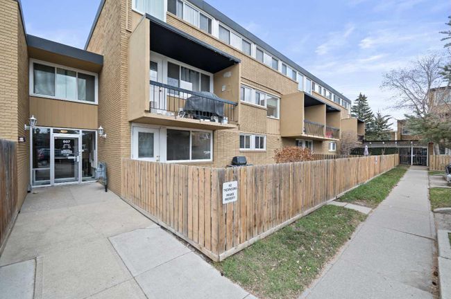 103 - 607 69 Avenue Sw, Home with 3 bedrooms, 1 bathrooms and 1 parking in Calgary AB | Image 2