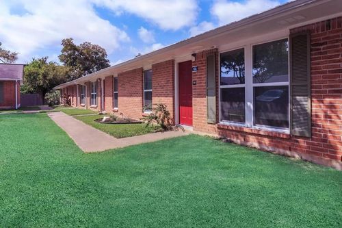 401 N Highway 95, Elgin, TX, 78621-1053 | Card Image