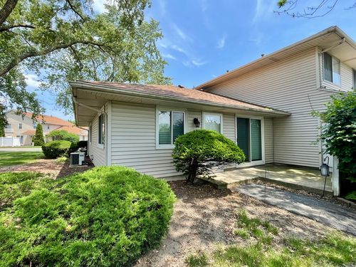 2367 Carnation Dr, Crest Hill, IL, 60403-1603 | Card Image