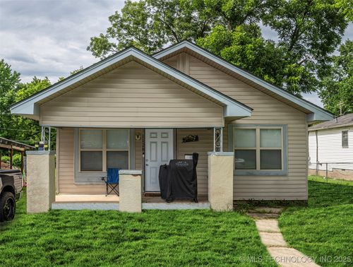 1128 E Beverly St, Ada, OK, 74820-4049 | Card Image