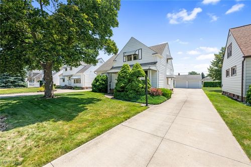 29488 Woodway Drive, Wickliffe, OH, 44092 | Card Image