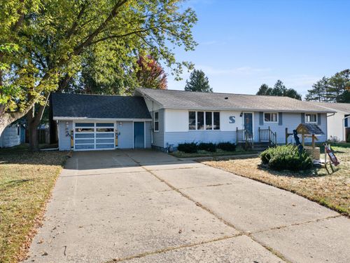 3107 45th St, Two Rivers, WI, 54241-1010 | Card Image