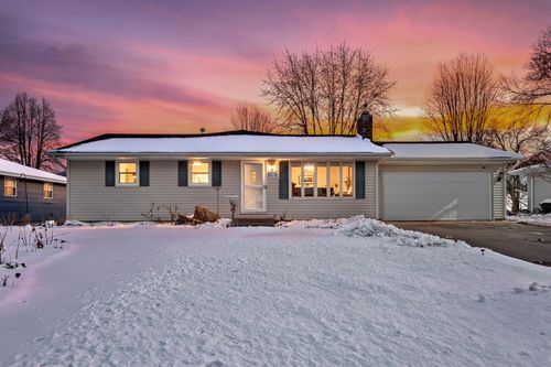 951 Swift St S, Shakopee, MN, 55379-2950 | Card Image