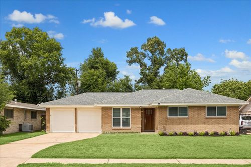 2211 Haverhill Drive, Houston, TX, 77008 | Card Image