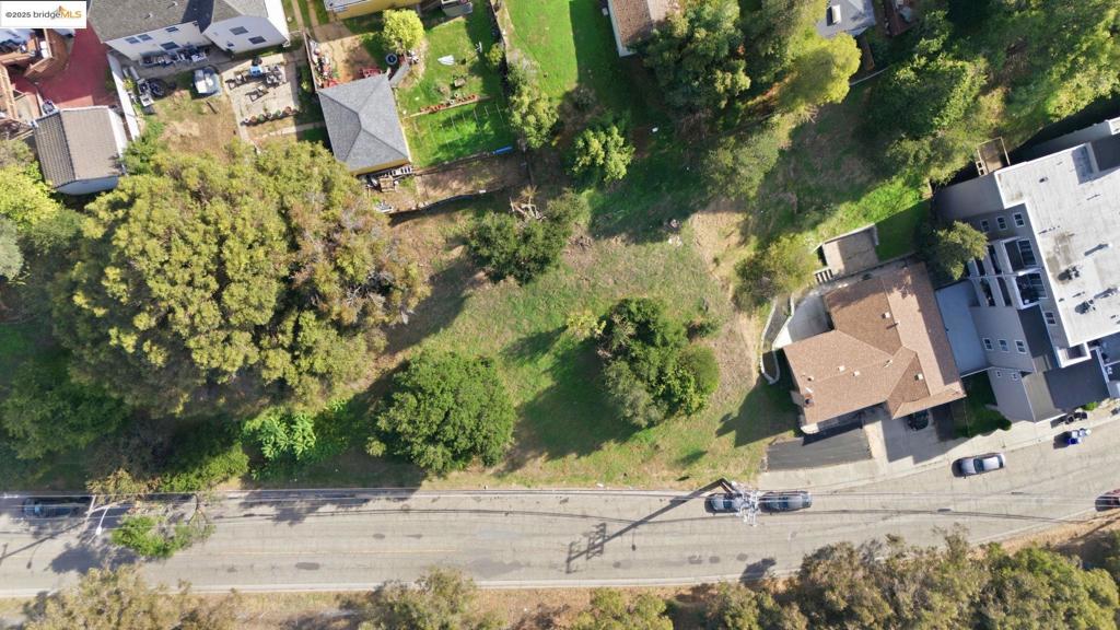 Land in Oakland