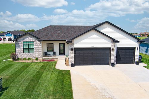2736 Wet Stone Dr, Salina, KS, 67401-2450 | Card Image