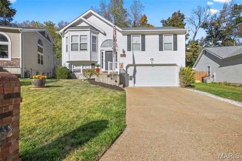 1047 Fenton Park Dr, Fenton, MO, 63026-7613 | Card Image