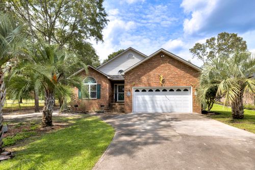 824 Bentwood Cir, Manning, SC, 29102-4393 | Card Image