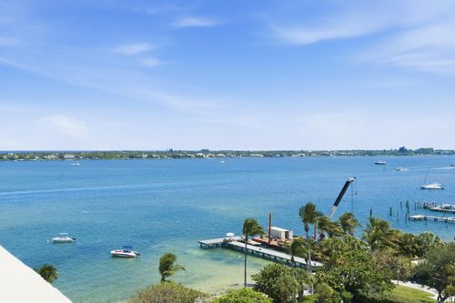 unit-910-5600 N Flagler Drive, West Palm Beach, FL, 33407 | Card Image