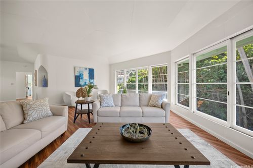 19 Hinalo Pl, Honolulu, HI, 96817-1112 | Card Image