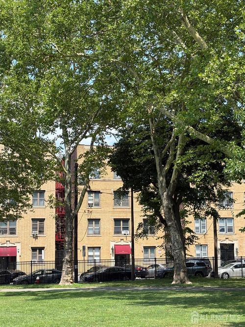 303-194 Kensington Ave, Jersey City, NJ, 07306-6631 | Card Image