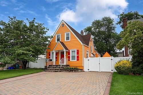 194 Holly Ave, Hempstead, NY, 11550-5212 | Card Image