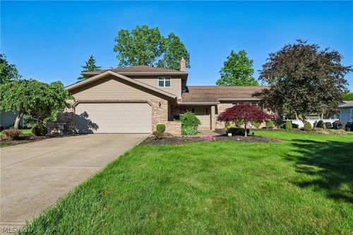 691 Davidson Dr, Highland Heights, OH, 44143-2052 | Card Image