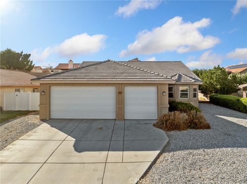14355 Schooner Dr, Helendale, CA, 92342-9695 | Card Image