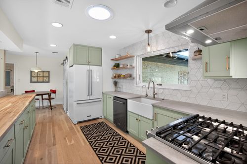 2104 Four Oaks Ln, Austin, TX, 78704-4625 | Card Image