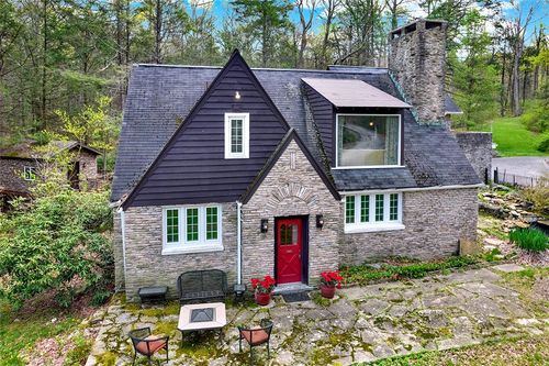 120 Furnace Run Rd, Laughlintown, PA, 15655-2710 | Card Image