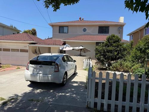 1325 148th Ave, San Leandro, CA, 94578-2901 | Card Image