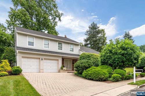 329 Glenwood Ave, Leonia, NJ, 07605-1407 | Card Image