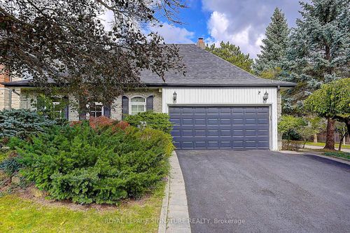 46 Caravan Dr, North York, ON, M3B1N3 | Card Image
