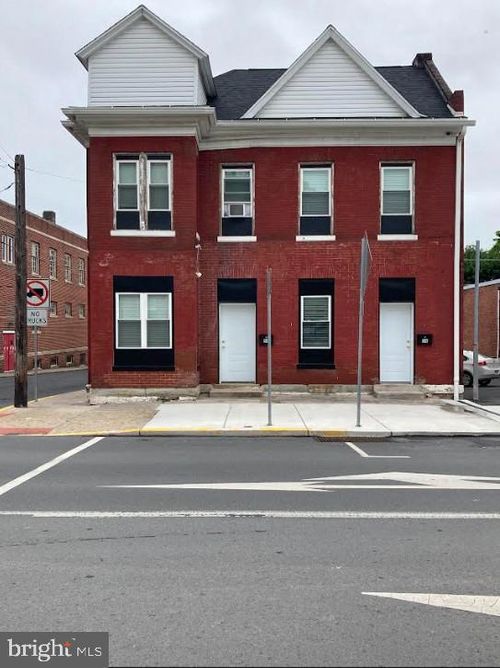 56 Valley St, Lewistown, PA, 17044-1851 | Card Image