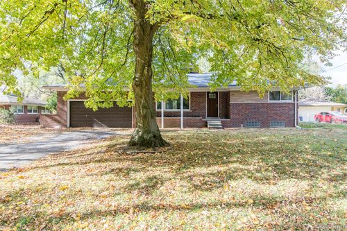 23999 Mcallister St, Southfield, MI, 48033-7047 | Card Image