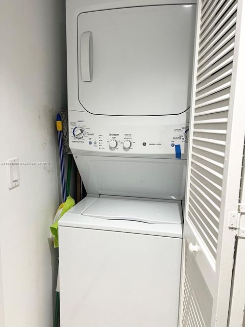 apt-1003-31 Se 6th St, Miami, FL, 33131-3170 | Card Image