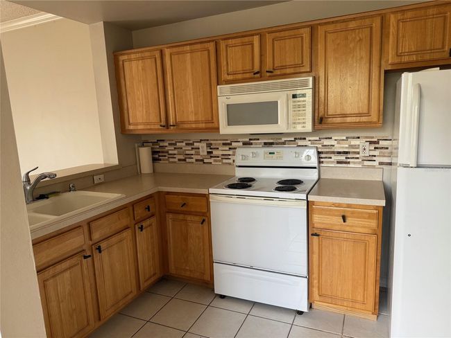 Kitchen | Image 8