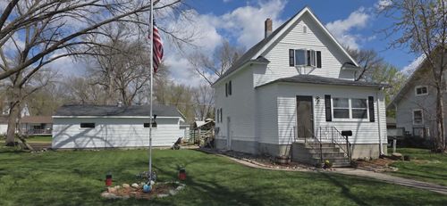 221 W Flynn St, Redwood Falls, MN, 56283-2015 | Card Image