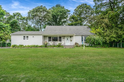 462 Bayport Ave, Bayport, NY, 11705-1404 | Card Image