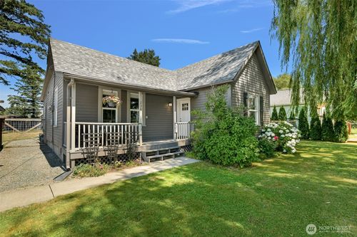 230 Vancouver St, Sumas, WA, 98295-9113 | Card Image