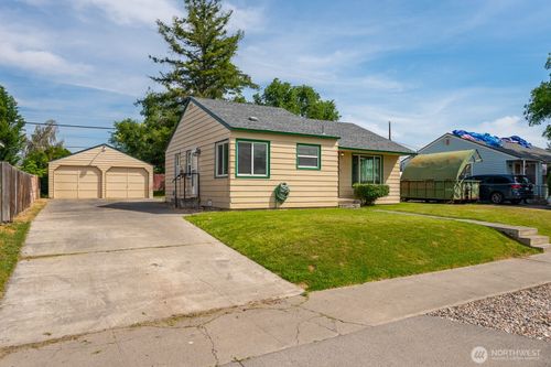 907 S Hawthorne Dr, Moses Lake, WA, 98837-2235 | Card Image