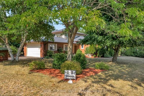 15 Iroquois Ave, Brighton, ON, K0K1H0 | Card Image
