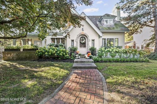 3305 W Bancroft St, Ottawa Hills, OH, 43606-2601 | Card Image