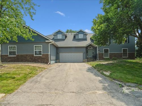 unit-d-4625 Westchester Dr Ne, Cedar Rapids, IA, 52402-7062 | Card Image