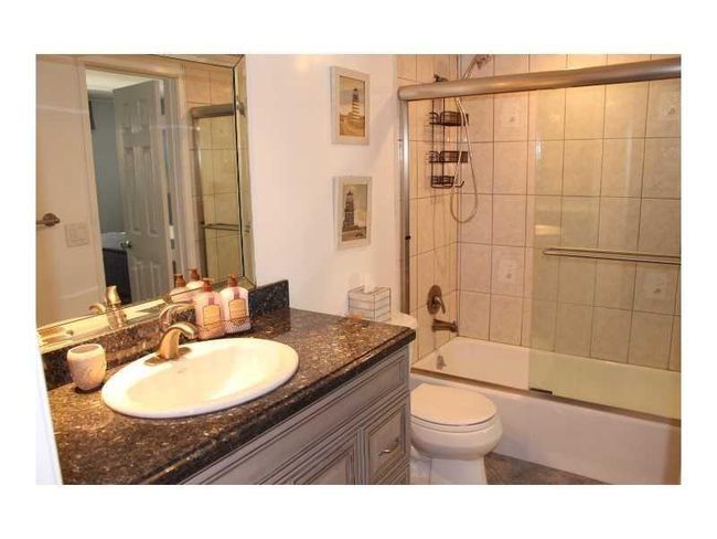 APT-305 - 1161 Hillsboro Mile, Condo with 2 bedrooms, 2 bathrooms and null parking in Hillsboro Beach FL | Image 24