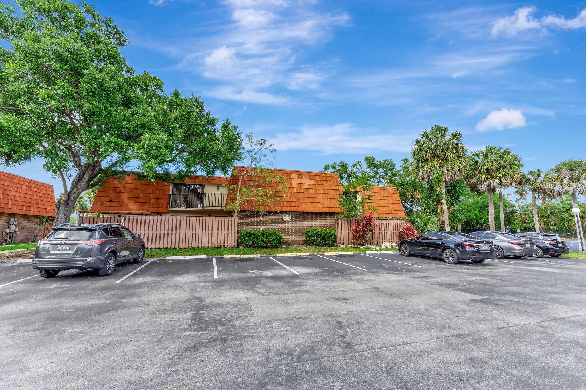Coral Cir, North Lauderdale, FL 33068