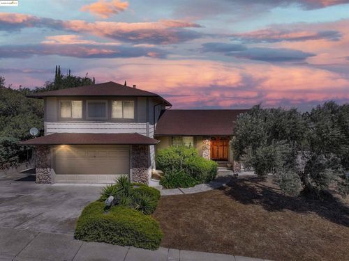 100 Yellowood Pl, Pittsburg, CA, 94565-6055 | Card Image
