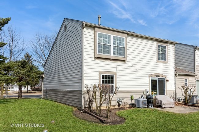 1351 Woodlake Dr, Townhouse with 2 bedrooms, 2 bathrooms and 1 parking in Carol Stream IL | Image 18