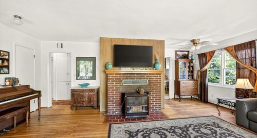 219 Ne Outlook Ave, Grants Pass, OR, 97526-1411 | Card Image