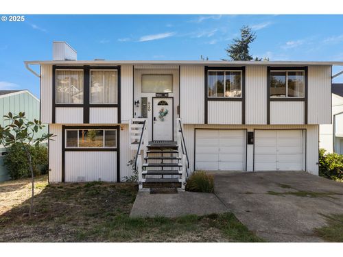 930 Prescott Ln, Springfield, OR, 97477-3628 | Card Image
