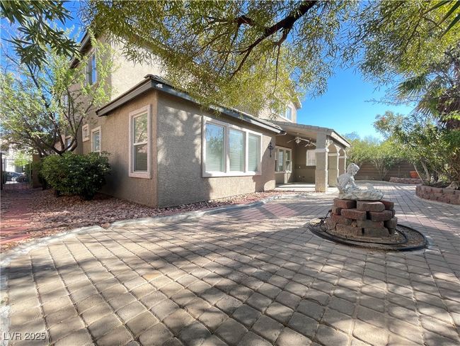1581 Boundary Peak Way, House other with 5 bedrooms, 3 bathrooms and null parking in Las Vegas NV | Image 6