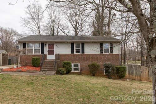 903 Southwood Dr, Kings Mountain, NC, 28086-3744 | Card Image