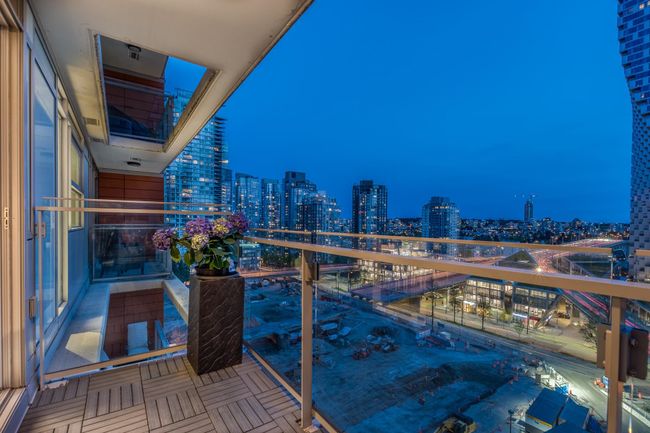 1309 - 1351 Continental Street, Condo with 2 bedrooms, 2 bathrooms and 1 parking in Vancouver BC | Image 9