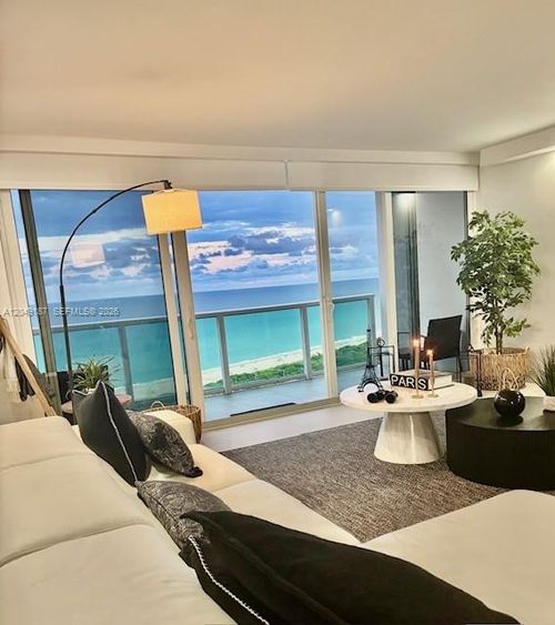 1906-100 Bayview Dr, Sunny Isles Beach, FL, 33160-4781 | Card Image