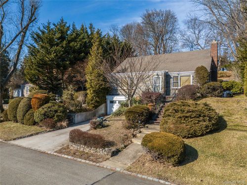 5 Hillside Ave, Roslyn Heights, NY, 11577-1015 | Card Image