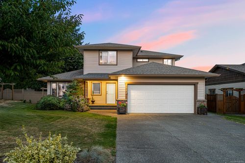 1952 Marten Ave, Comox, BC, V9M2K2 | Card Image